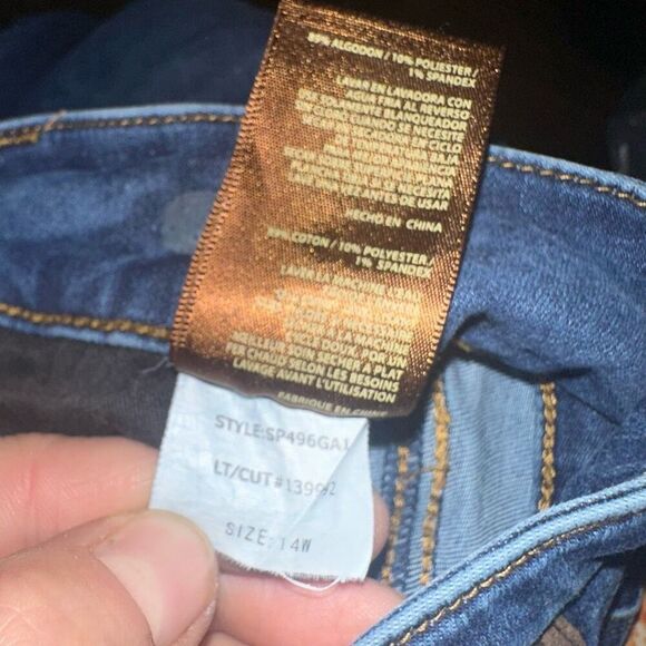 Kut from the Kloth distressed cropped size 14 jeans - Picture 3 of 3